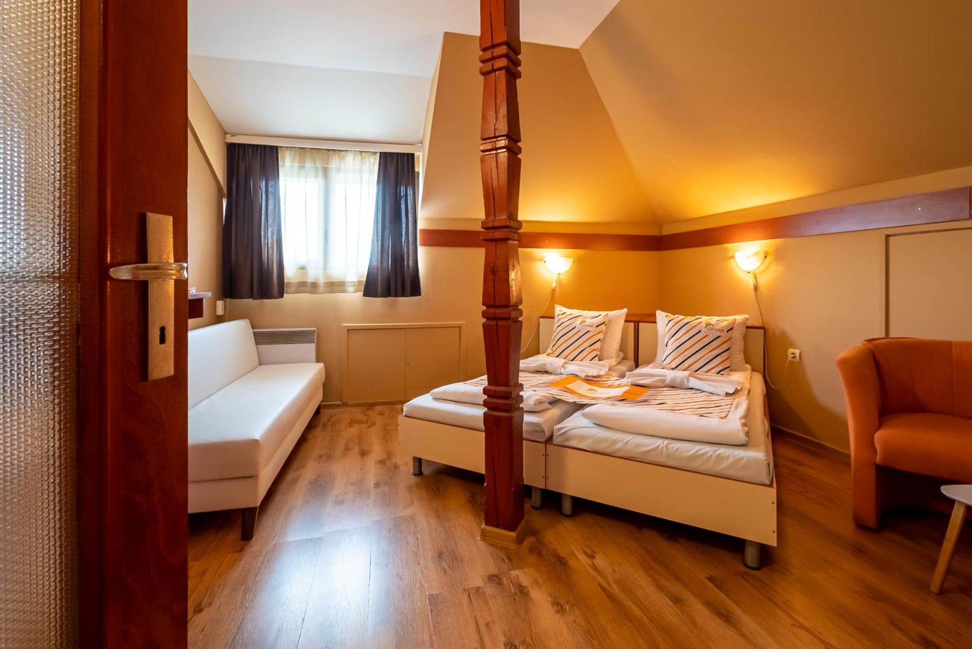 Hotel Grami 3*