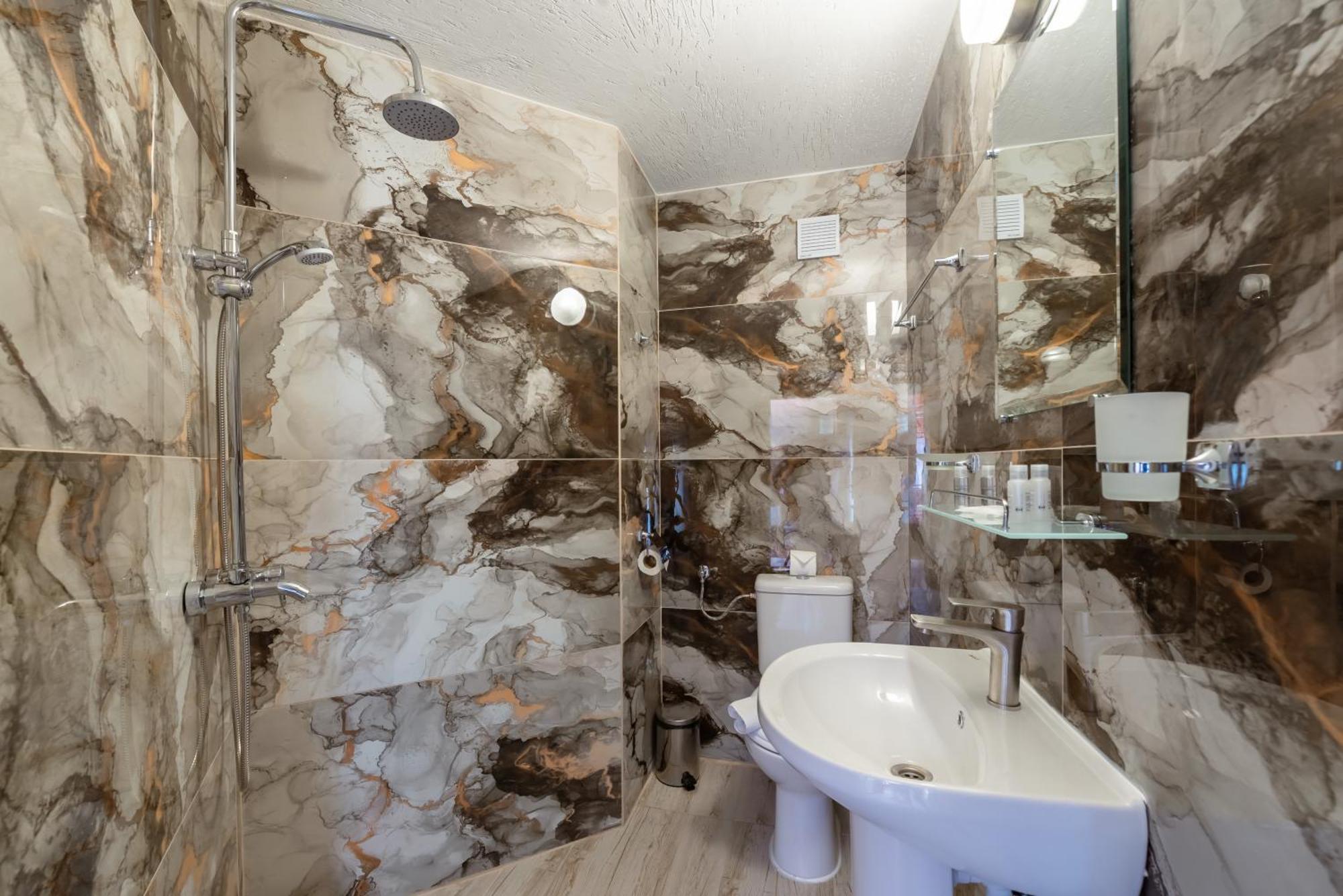 Hotel Grami 3*