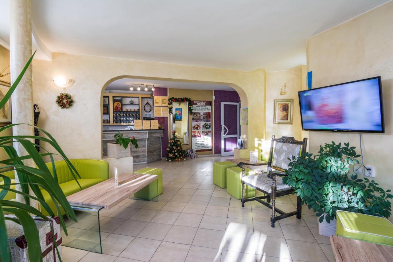 Hotel Grami 3*